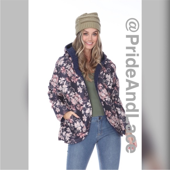 LAST 2️⃣ NAVY FLORAL FAUX FUR LINED CARDIGAN - Picture 1 of 4